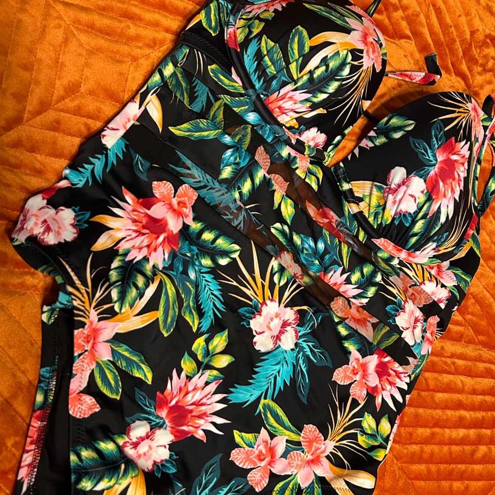 Women’s Black Tropical Floral One-Piece Swimsuit